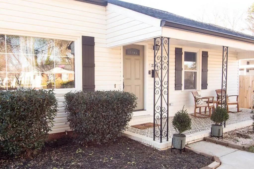 Vibrant Home 7 Mins From Uptown, King & Queen Bed - Queen City Oasis 夏洛特