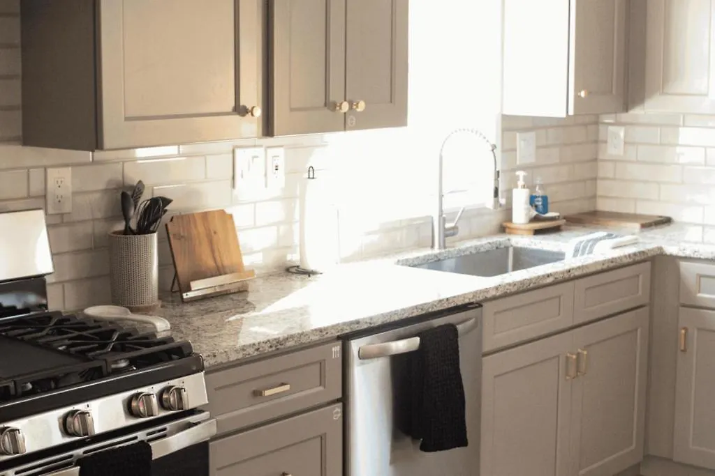 度假居 Vibrant Home 7 Mins From Uptown, King & Queen Bed - Queen City Oasis 夏洛特
