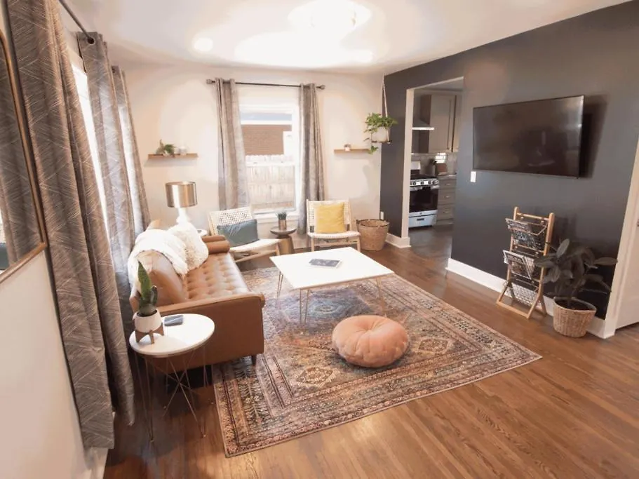 Vibrant Home 7 Mins From Uptown, King & Queen Bed - Queen City Oasis 夏洛特 度假居