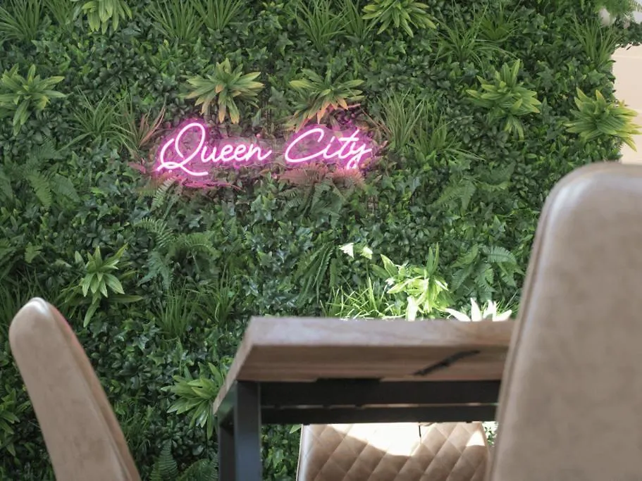Vibrant Home 7 Mins From Uptown, King & Queen Bed - Queen City Oasis 夏洛特 度假居